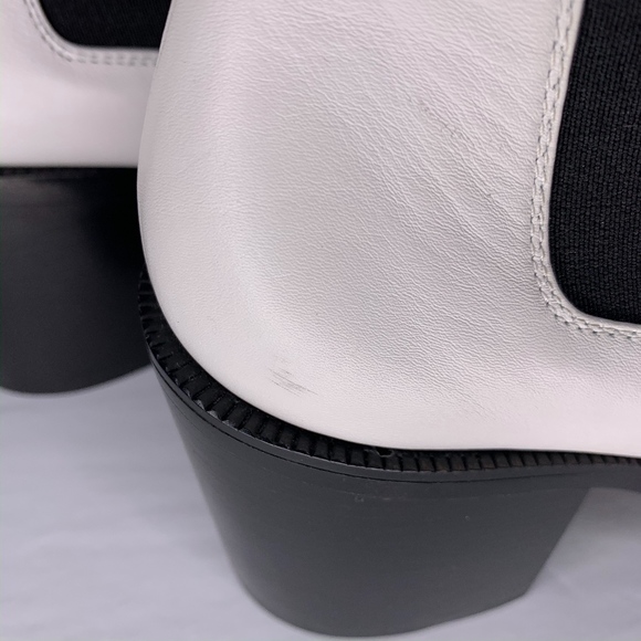 Balenciaga Leather Chelsea Boots White - Picture 8 of 8